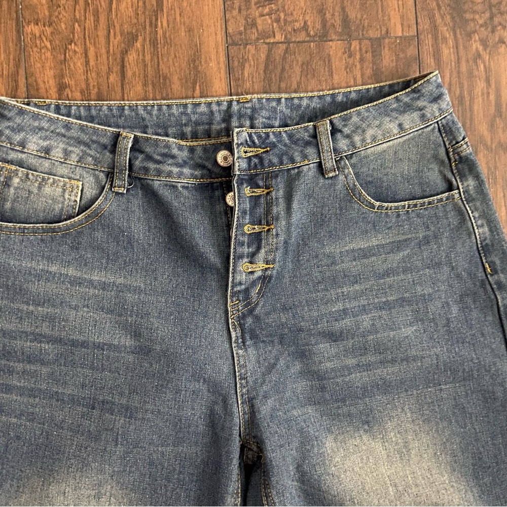 NWOT -Large/XL Button Up, High Waisted, Loose Fit, Straight Leg Jeans.